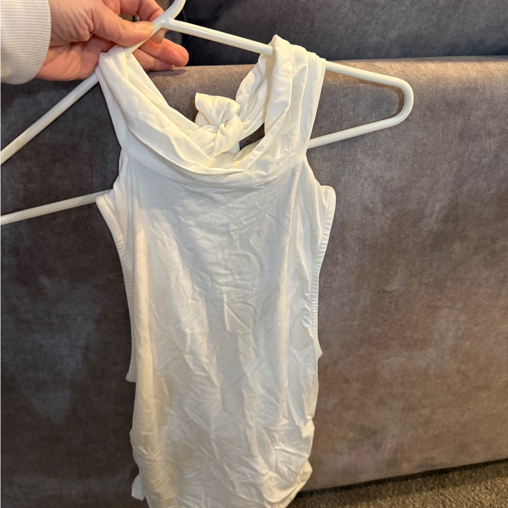 Commense White Sleeveless Halter Tank Top